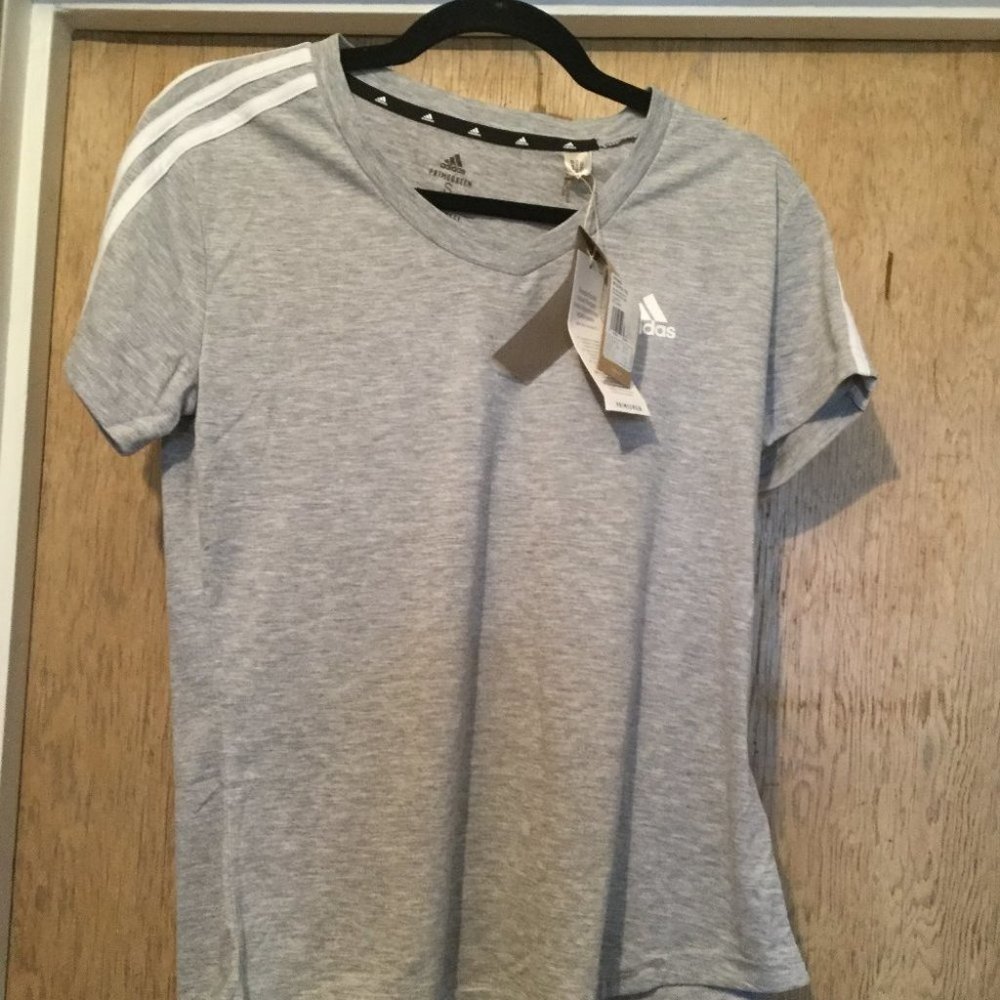 NWT lot of 2 one grey and one pink Adidas t-shirts size small